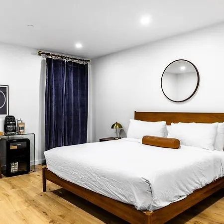 King Bed , Dtwn, 50 In Roku Tv , Fiber Internet, Room # 203